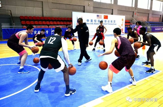 高尔夫赛场再起风云：辽东青龙队守住胜果海滨火狐队，脚步移动更到位球迷期待下一战(球场风云高风冠军之旅攻略)