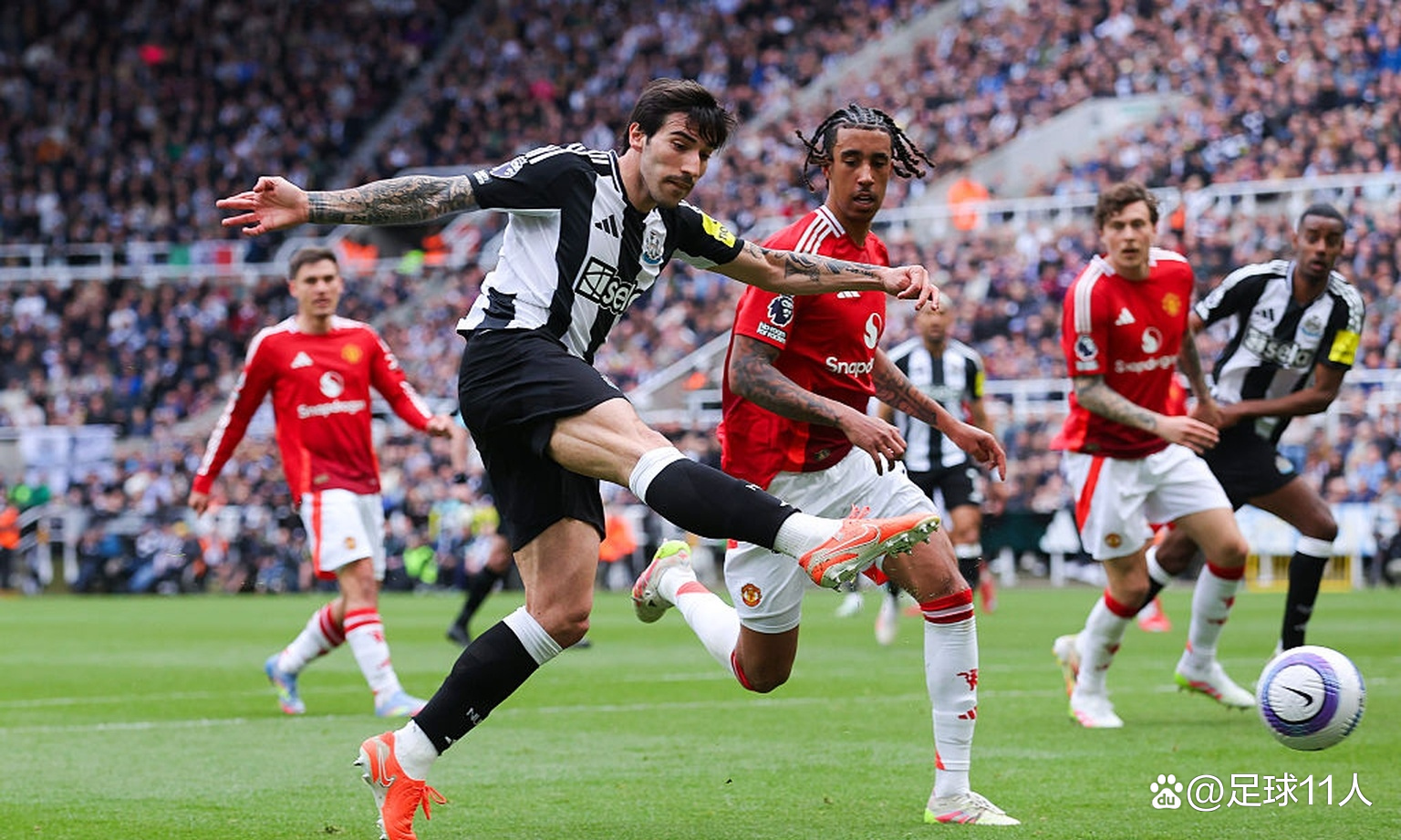 关于今夜纽卡斯尔备战欧联，回应争议细节曝光，球迷炸锅，年轻球员得到机会的信息